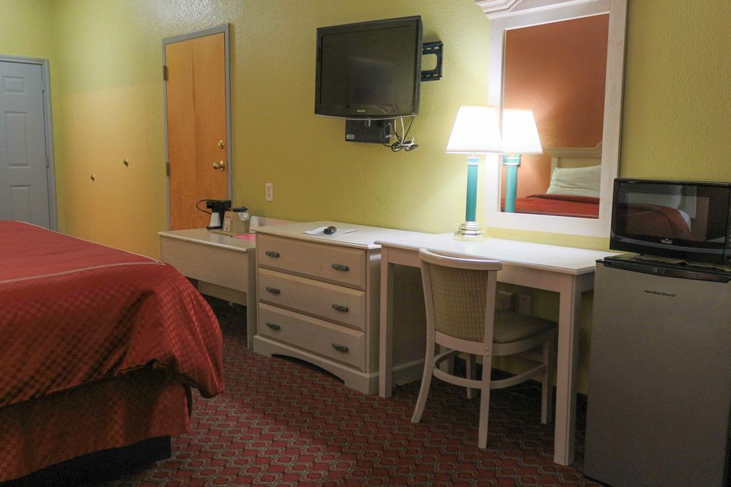 Americas Best Value Inn And Suites Houston Fm 1960 Buitenkant foto