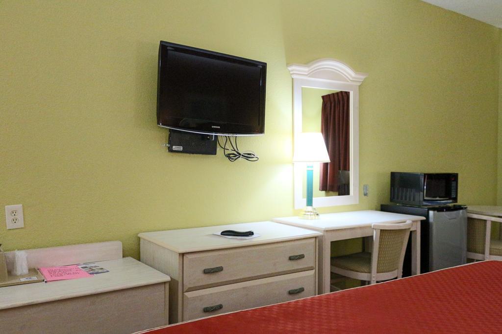 Americas Best Value Inn And Suites Houston Fm 1960 Buitenkant foto