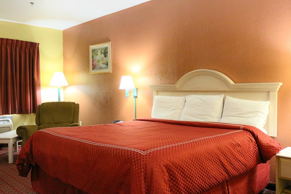 Americas Best Value Inn And Suites Houston Fm 1960 Buitenkant foto